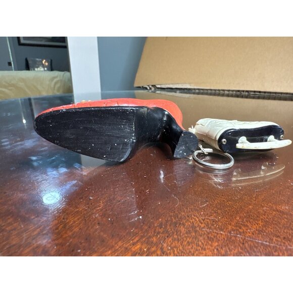 Decorative Red High Heel Shoe Figurine & Ice Skate Keychain Set            70-47 - Picture 6 of 6